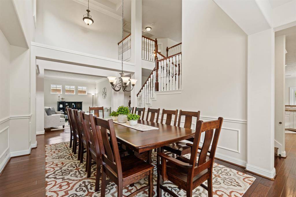 Imagine the gatherings you'll host beneath soaring ceilings and a show-stopping chandelier in the grand dining room!
