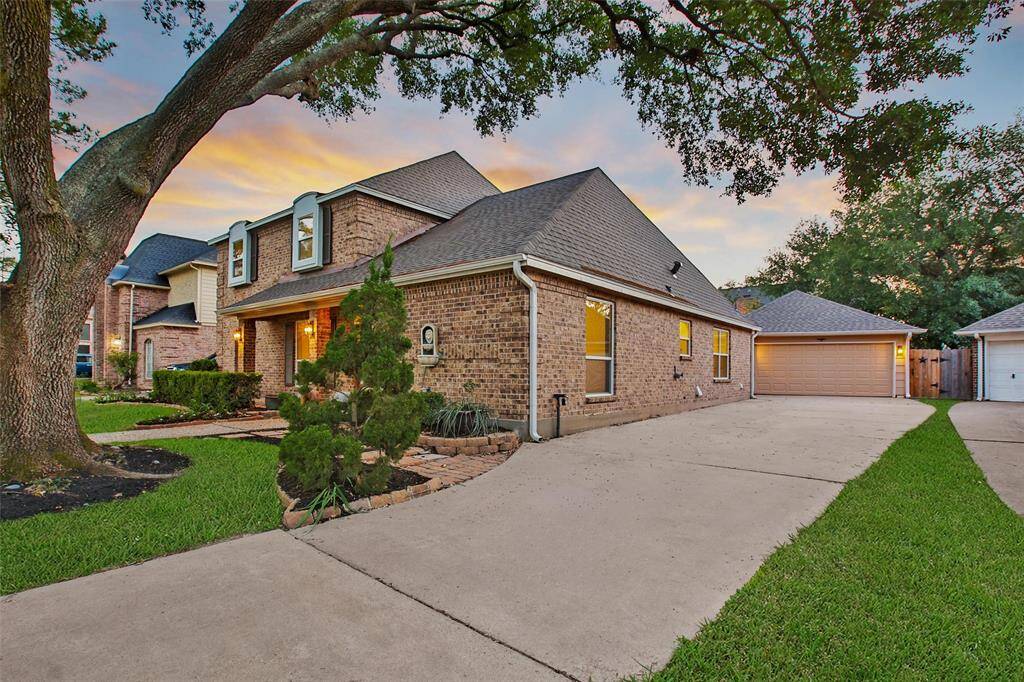 Detached Garage with Long driveway