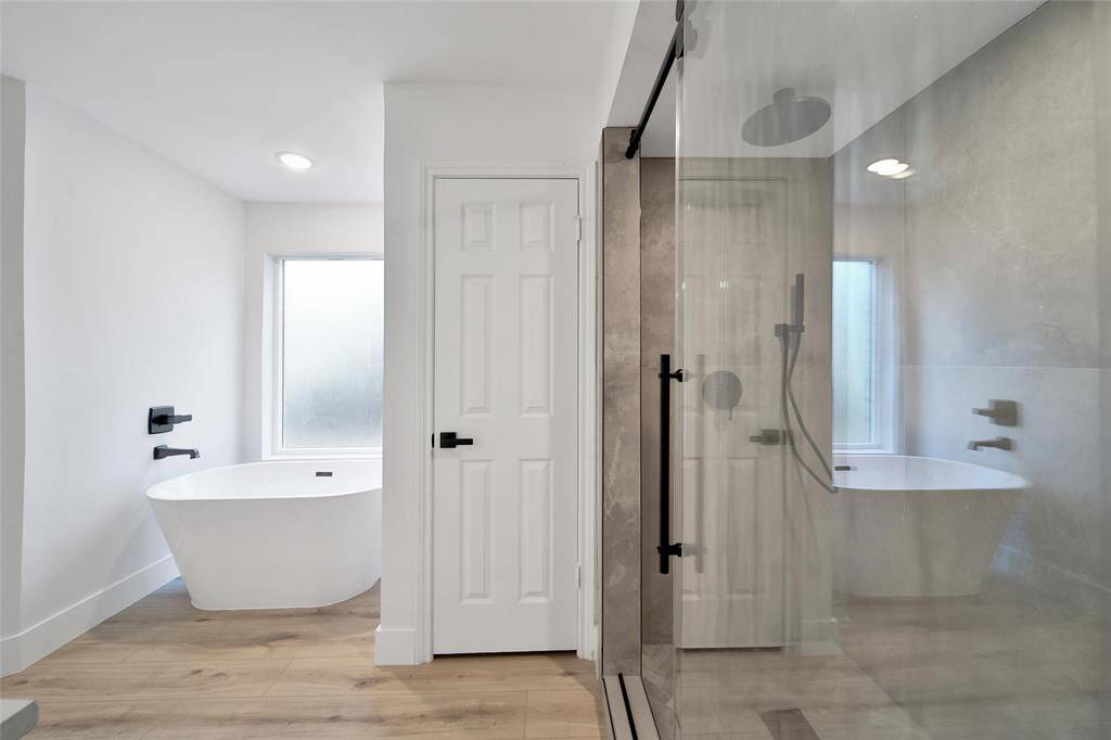 Walking shower with sliding glass