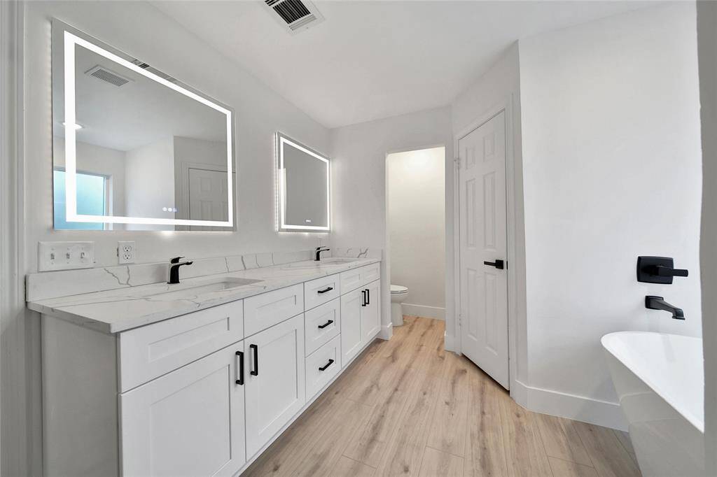 Over size vanity with lighting miror