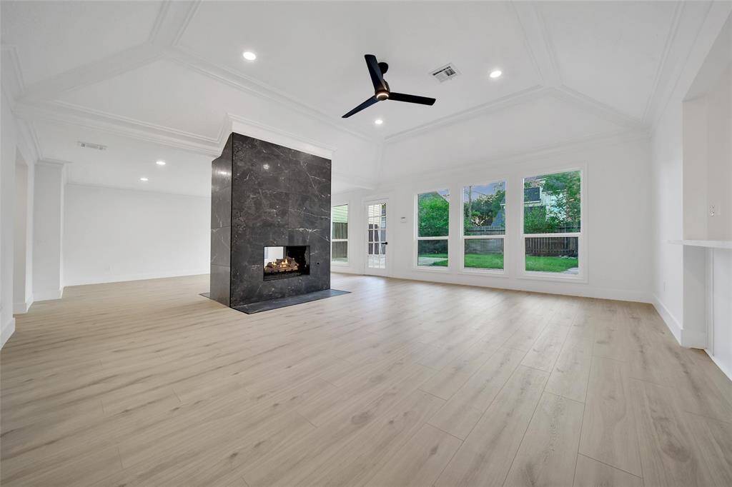 Living room from the entrance