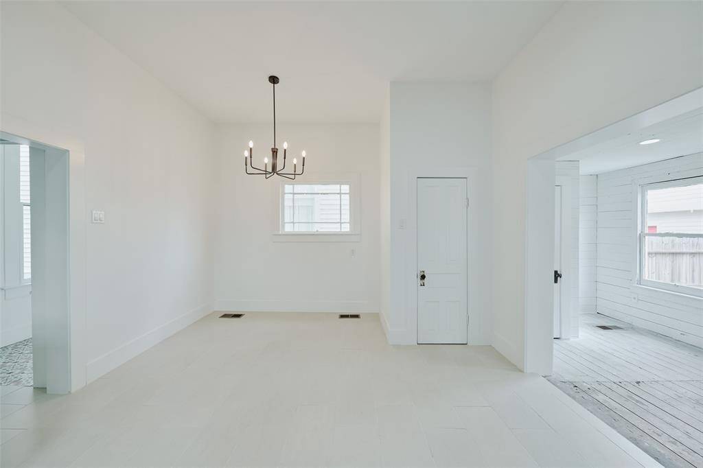 Bright back secondary room with high ceilings, historic wood floors and large windows for natural light. This space offers a cozy and functional layout.