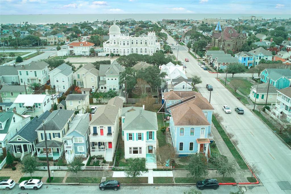 Prime location just 2 blocks from The Bishop's Palace and Church and within walking distance to many popular cafes and restaurants.