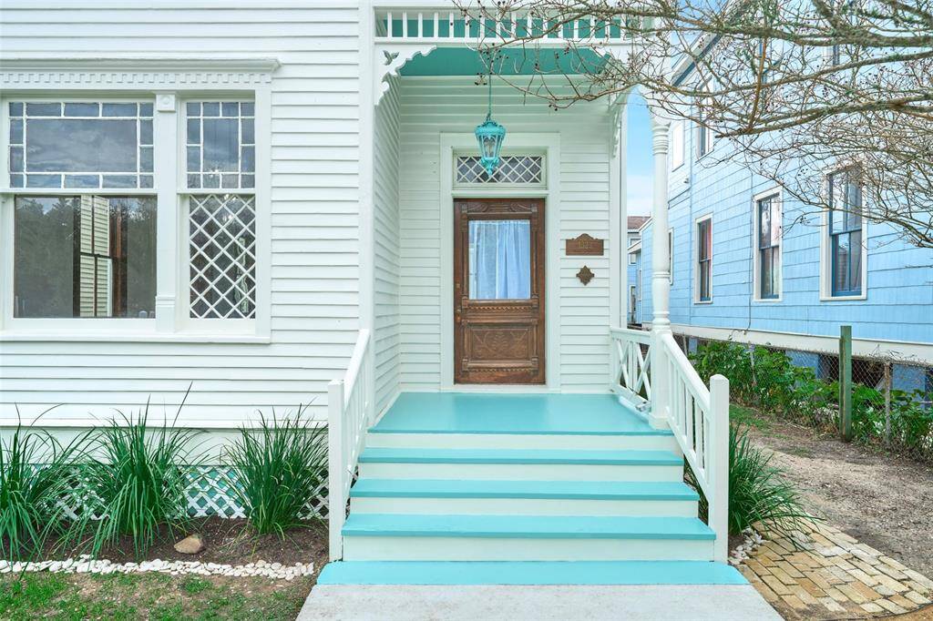 Gorgeous hand carved and extra wide wooden historic front door! Located in the heart of East End, this home would make a great primary, secondary or investment property.