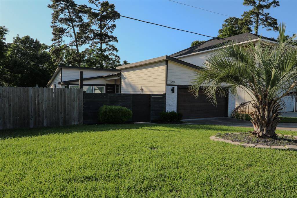 Adjacent lot is also for lease, $150/month for extra storage and parking.