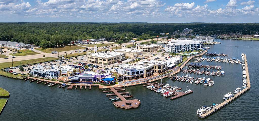 Lake Conroe boat renting.