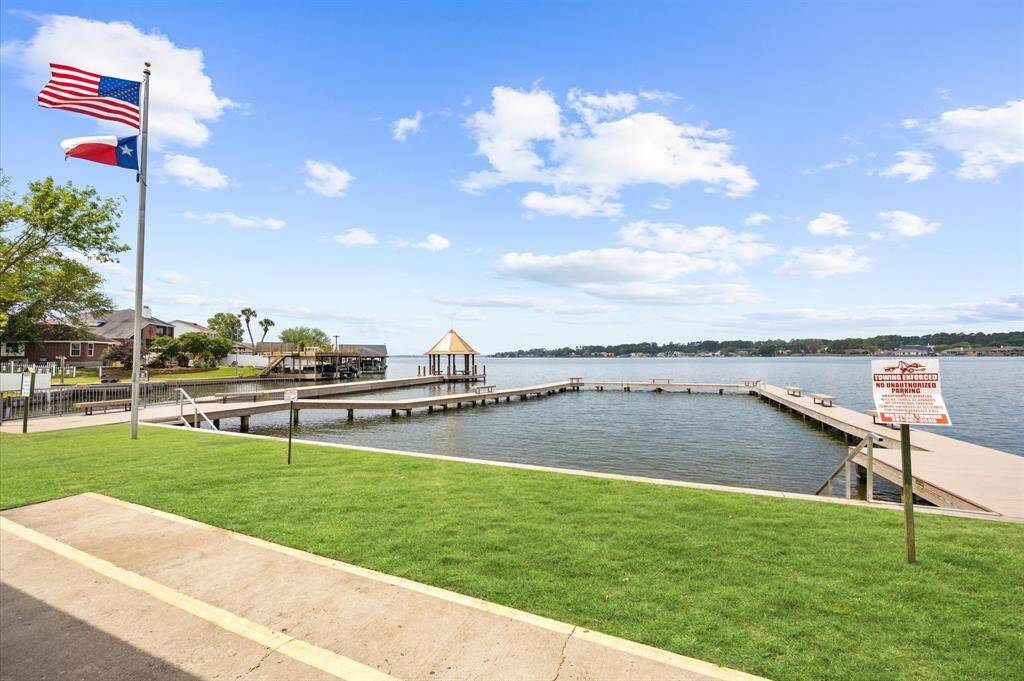 Private subdivision boat dock only a block from the home.