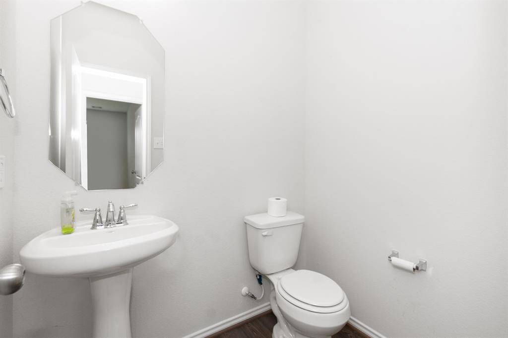 Downstairs 1/2 bath