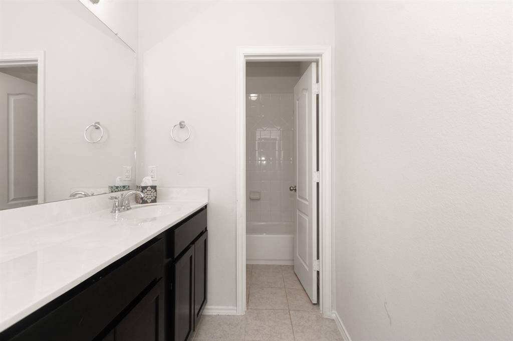 Upstairs 2nd Bath