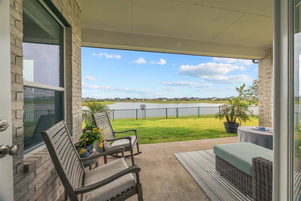 Enjoy the stunning covered patio, perfect for bird watching with diverse birdlife in picturesque Lago Mar.