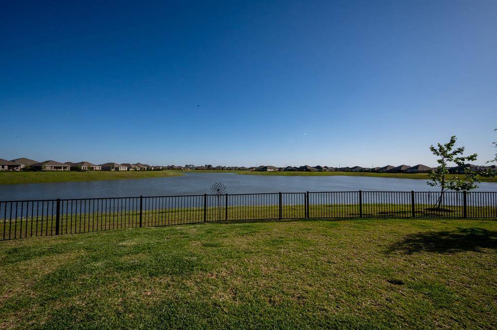 Scenic view of the lake, providing a peaceful and picturesque setting.
