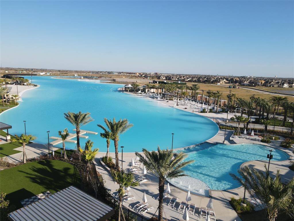 Dive into the heart of the most exciting entertainment district in Texas. The 12-acre Lago Mar crystal clear lagoon is the largest in Texas and a unique staycation destination