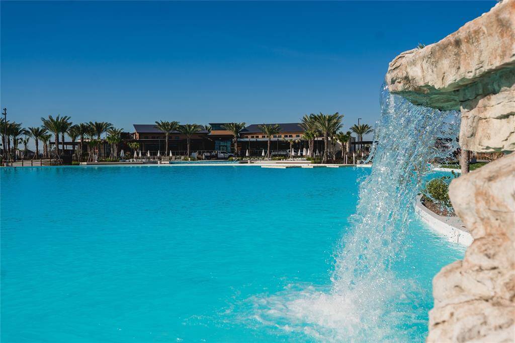 Discover Lago Mar's stunning Crystal Lagoons® with pristine white-sand beaches and a luxurious clubhouse. Enjoy endless relaxation and fun in this exceptional community.