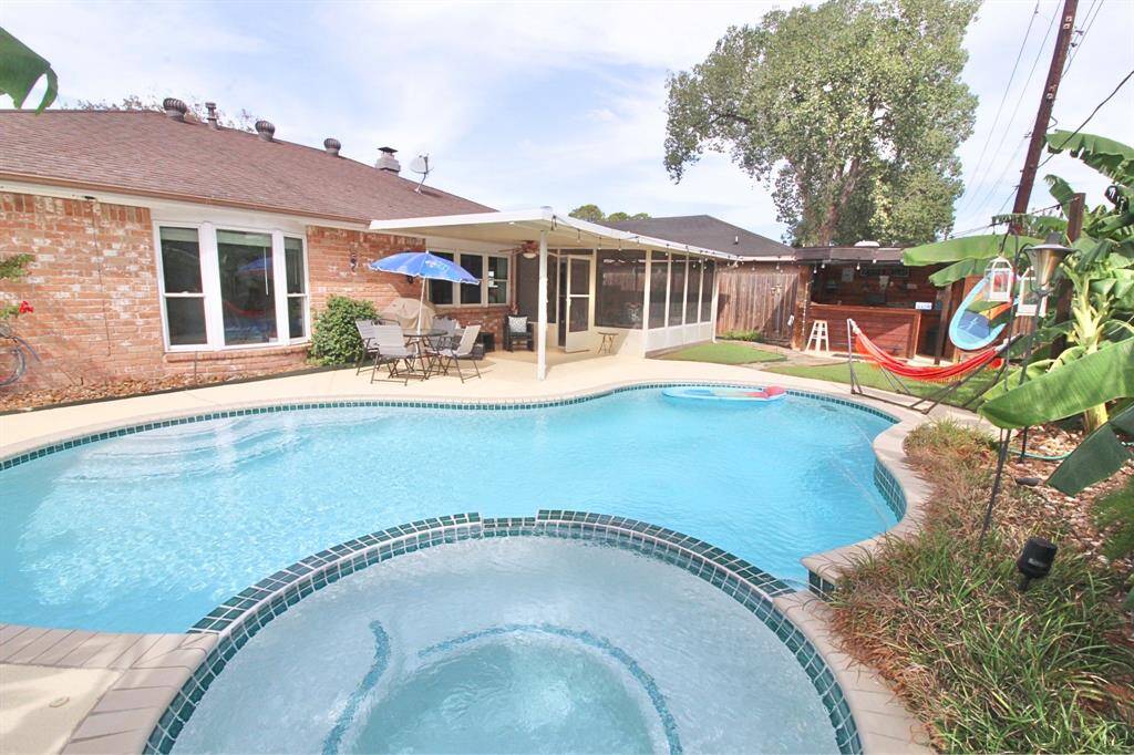 Beautiful backyard, ready for relaxing after a long day