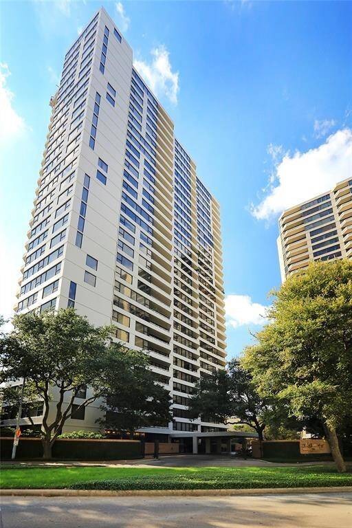 Two 30 story buildings create the popular Greenway community right in the heart  of Houston.