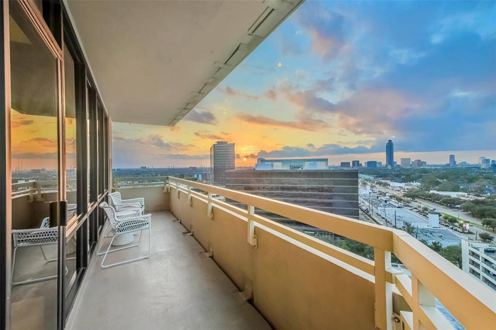 An inviting balcony runs the length of the living area and enjoys spectacular city views.