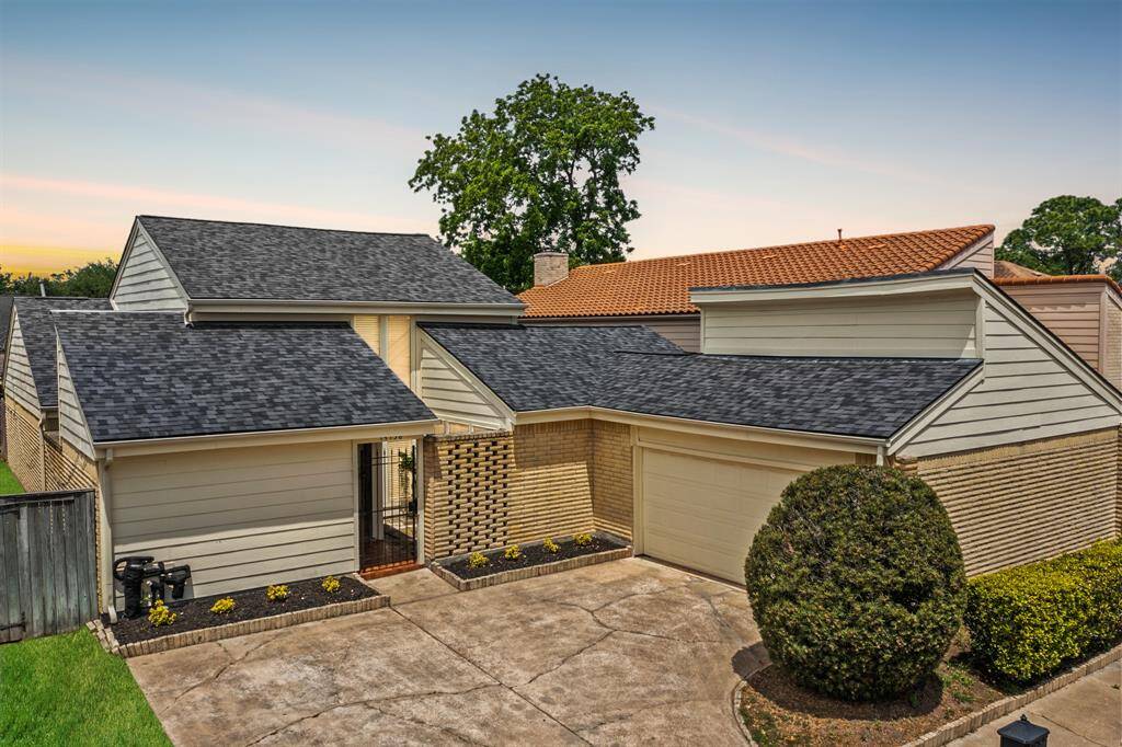 Welcome to 14138 Stokesmount Drive! This home offers 2,157 sqft of living space, 4 bedrooms with one of them flexible enough to become a home office, 2.5 bathrooms, and a large living room.