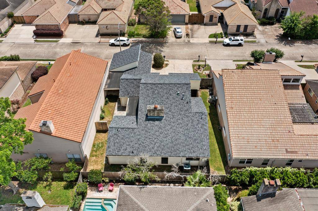 It sits on a 4,860 sqft lot.