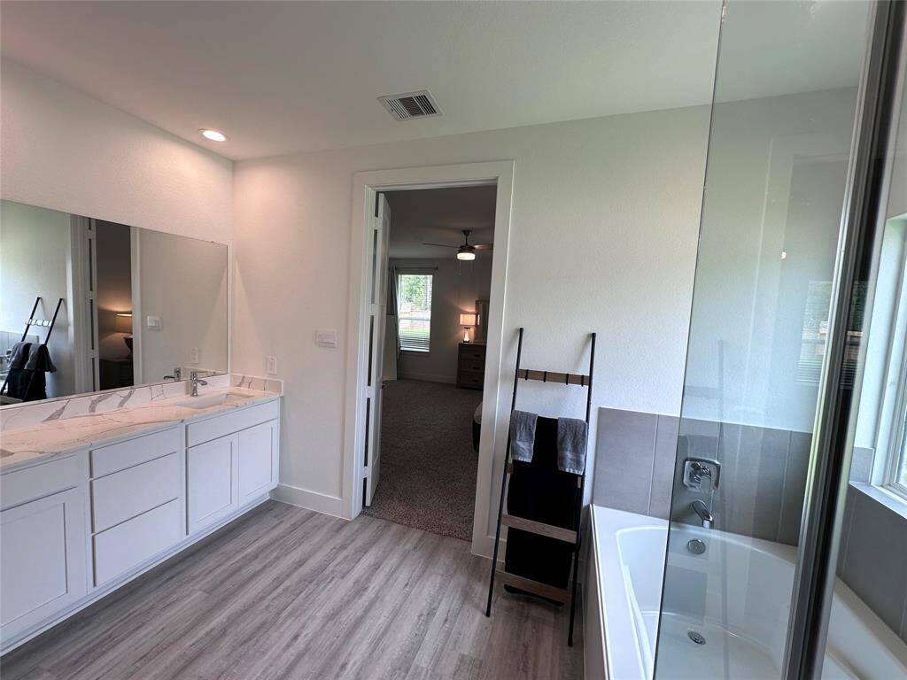 Master's bathroom