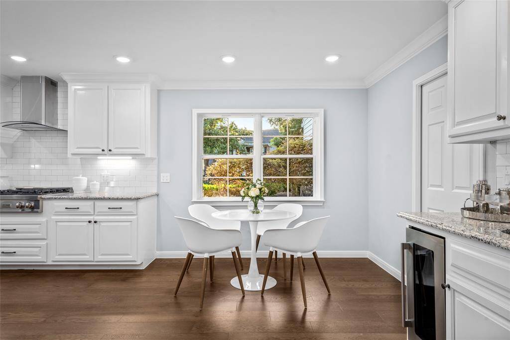 BREAKFAST AREA- Spacious breakfast nook. This space could easily accommodate a larger seating arrangement.