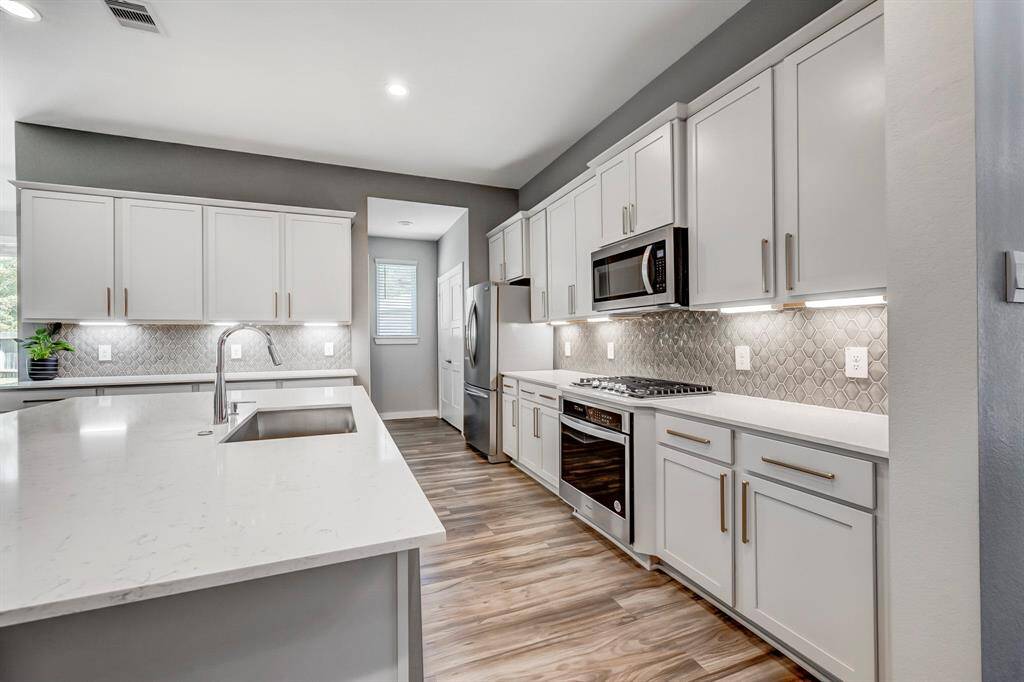 Vinyl plank flooring throughout