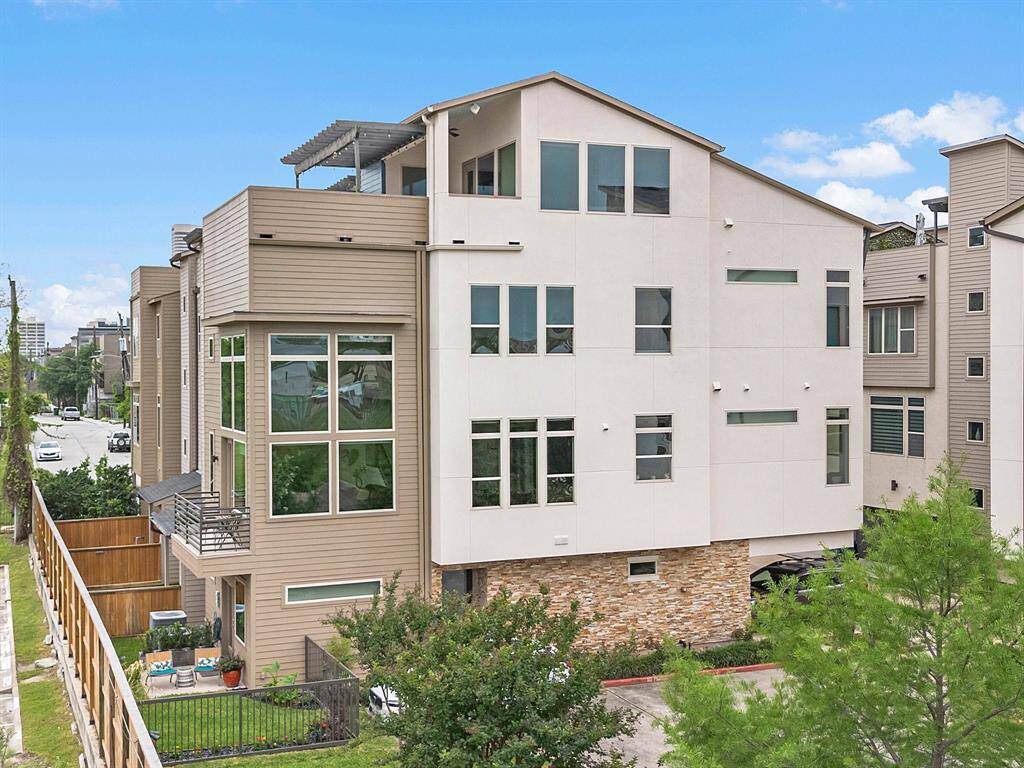Welcome to your inner city retreat in the heart of Houston—this stunning 4-story single-family home sits on a prime corner lot, offering floor-to-ceiling windows, a rooftop terrace with a pergola, and a private fenced yard. With green space just next door and a private gated community.