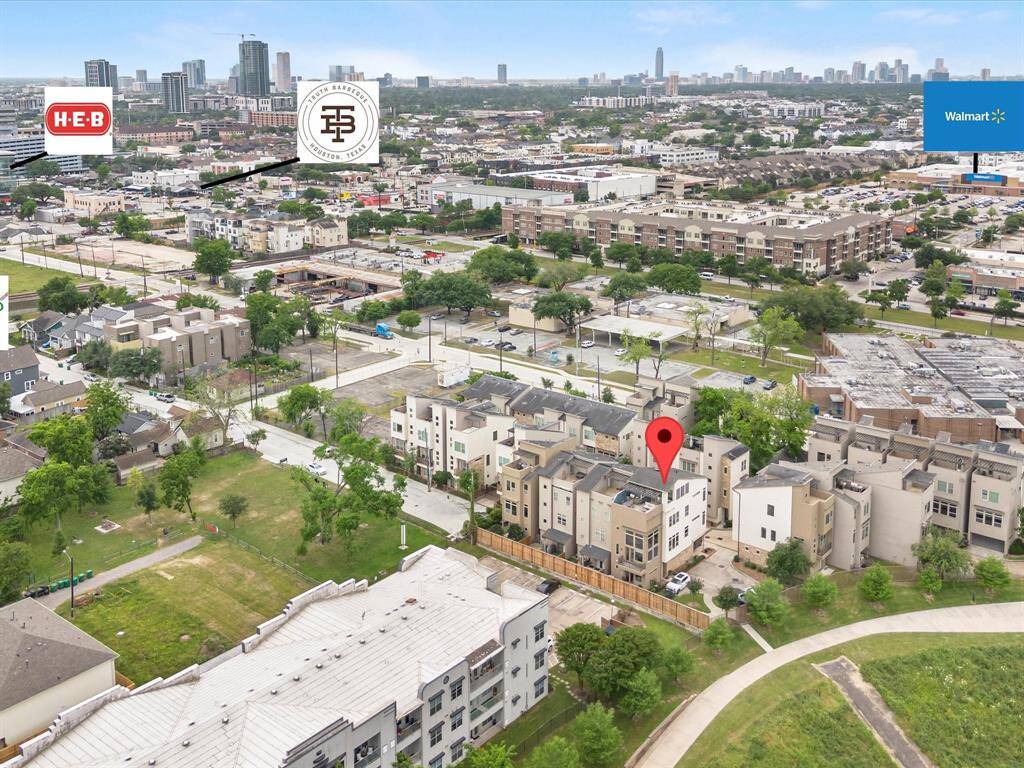 Close to amenities like H-E-B and Walmart, offering easy access to shopping and dining. Enjoy urban living with nearby parks, and walking trails right at your door steps.
