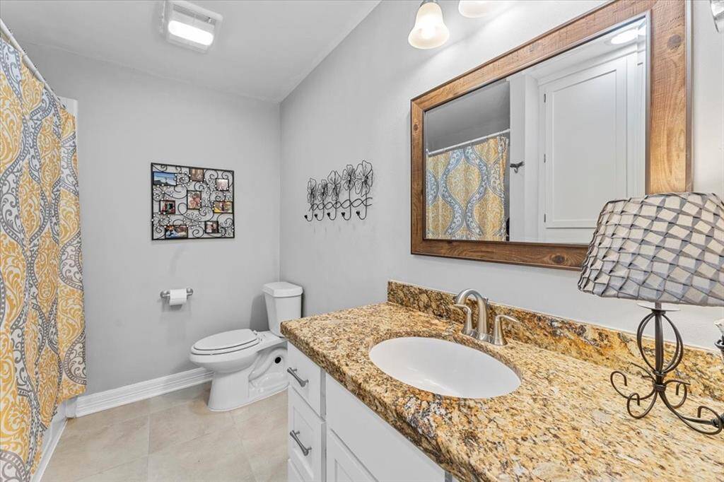 Guest Bathroom with tub/shower combo and lots of storage.