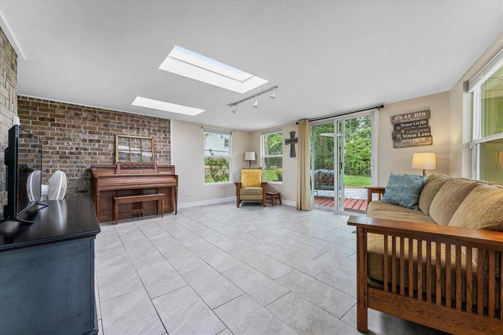 Sunroom, this room could serve many purposes - flex room, office, playroom, home gym - the possibilities are endless! Must see!