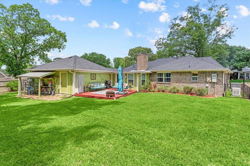 Enjoy evenings on the deck or entertaining quest in your quite backyard. You will also notice a whole home generator! You will never be without power!