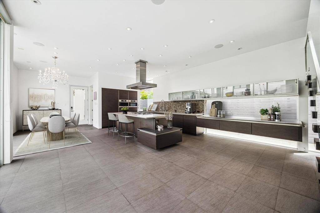 Virtually staged dining area