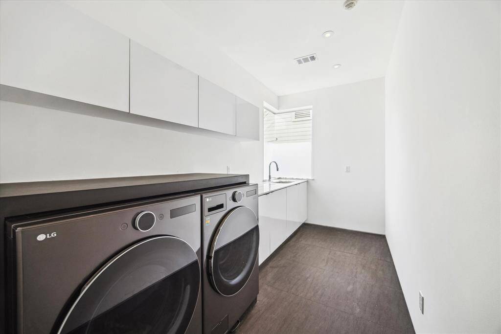 Upstairs utility room, washer and dryer to stay
