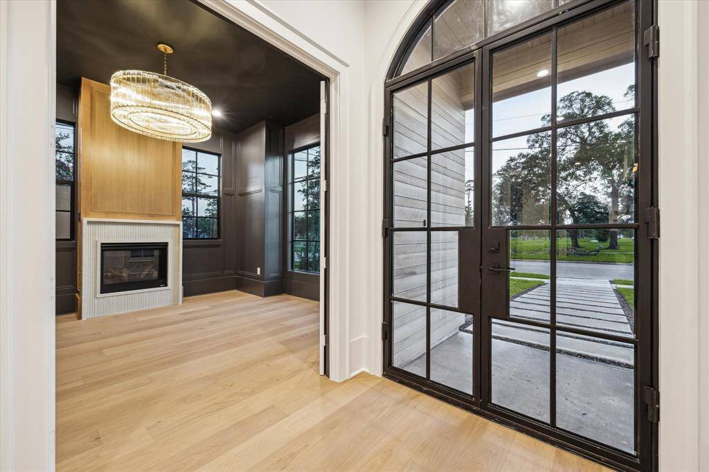 Steel and glass front doors*Picture is of a recently constructed home by the builder. 1519 Candlelight will be similar in quality, but these pictures are not meant to be an exact representation of the new home. Specs of home may change at sole discretion of the seller.