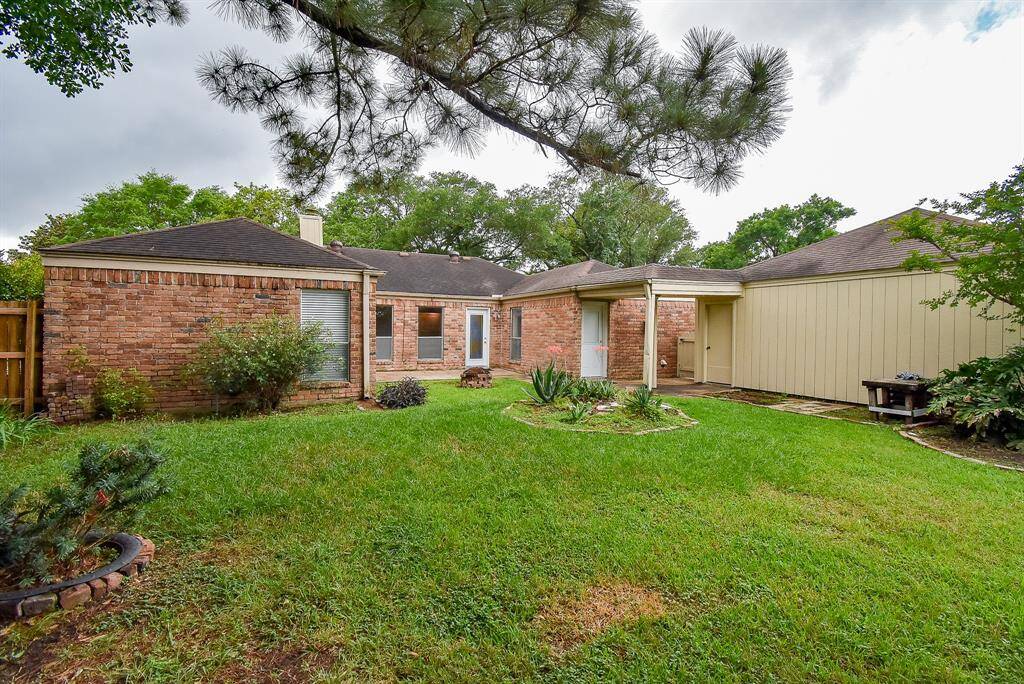 Imagine relaxing in this peaceful green outdoor space!