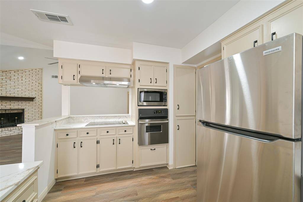 VIEWS FROM THE KITCHEN THROUGH TO THE FAMILY ROOM.
