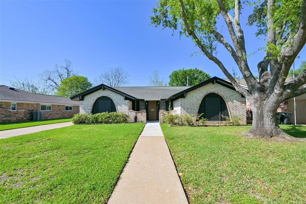 CHARMING 1-STORY HOME WITH SPACIOUS FRONT YARD, MATURE TREE AND FLOWERING SHRUBS.