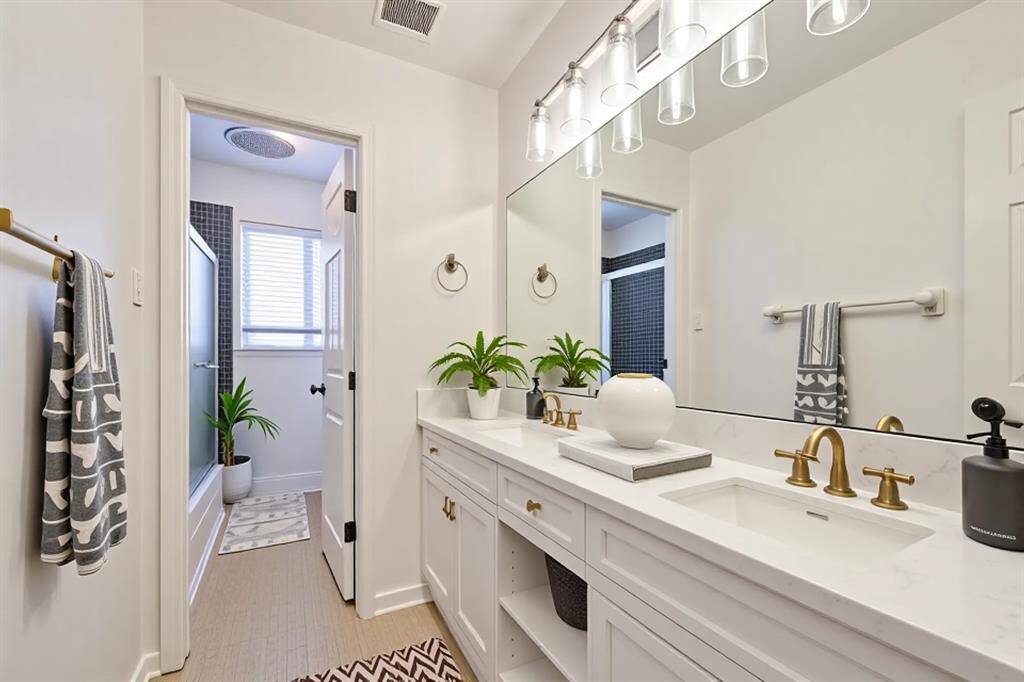 BATHROOM 2 - REINVISIONED VIRTUALLY - THIS COULD EASILY BE DONE ON A BUDGET