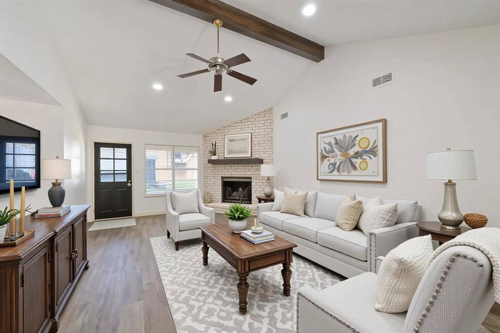 SO MANY WAYS TO STYLE THE LIVING ROOM. YOU CAN FLIP FURNITURE IN THE OPPOSITE DIRECTION AS WELL.