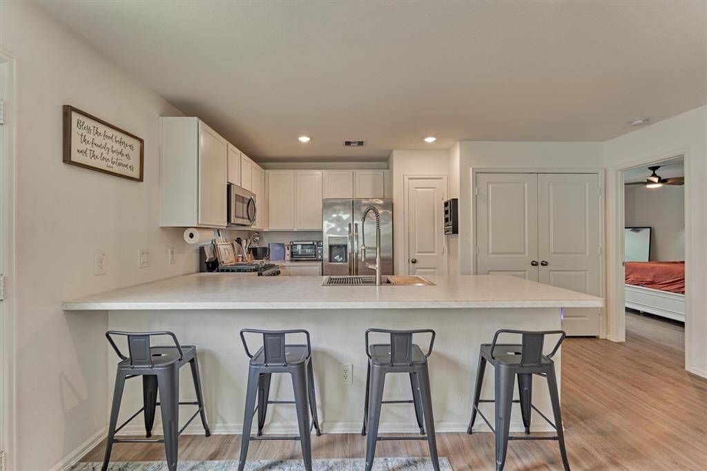 Breakfast bar area for additional seating.