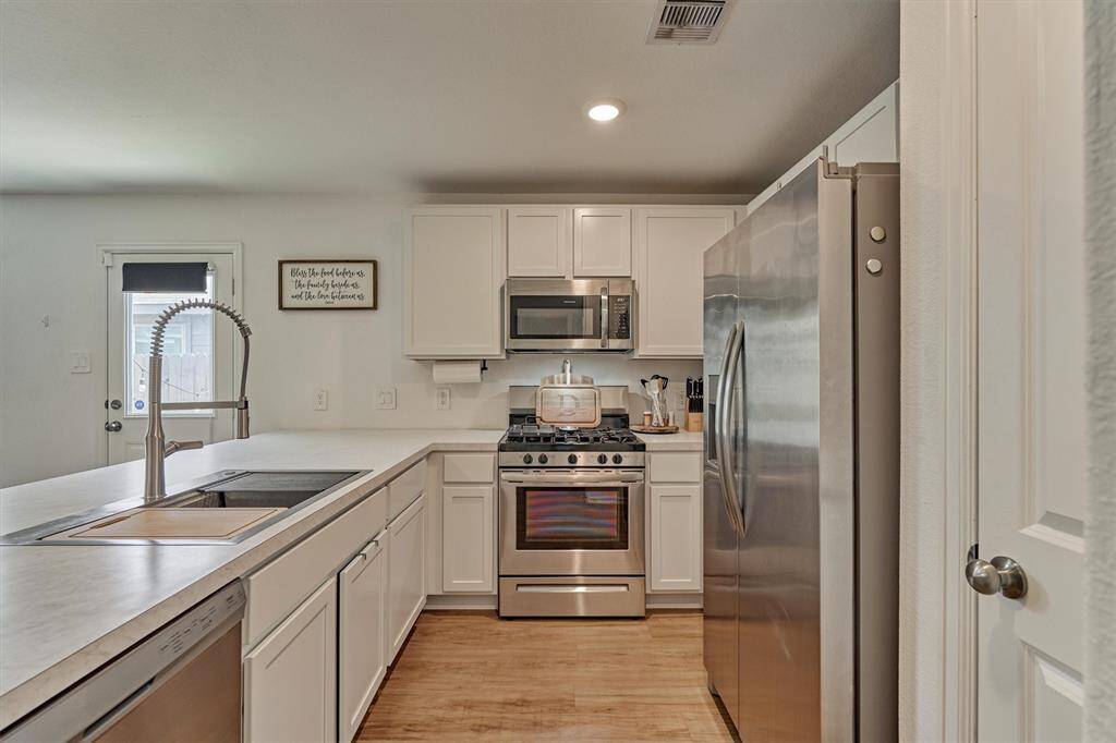 Stainless Steal appliances.