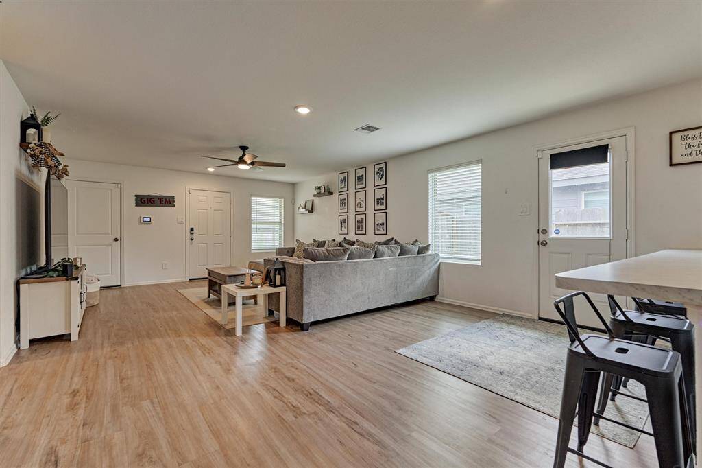 No carpet and all fans included.
