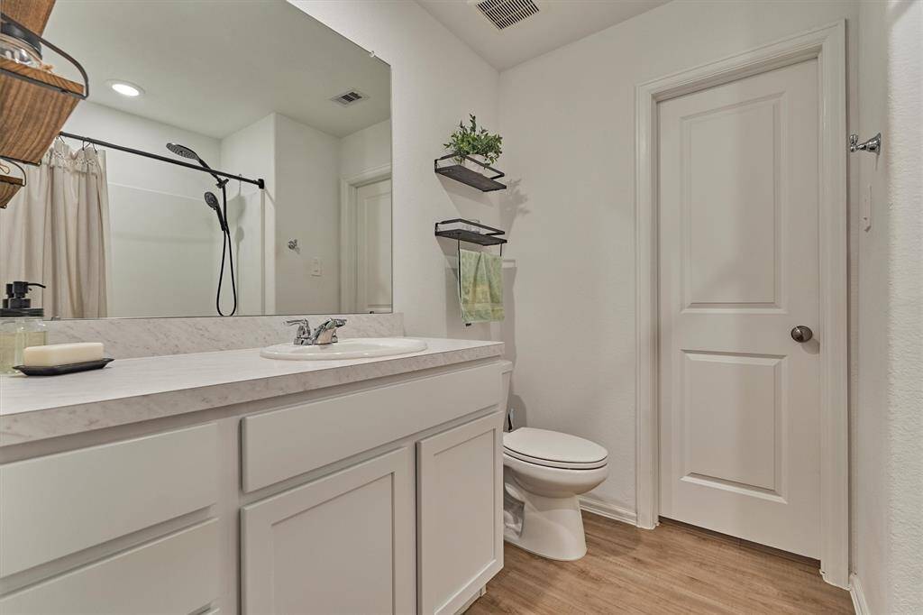 Spacious bathroom