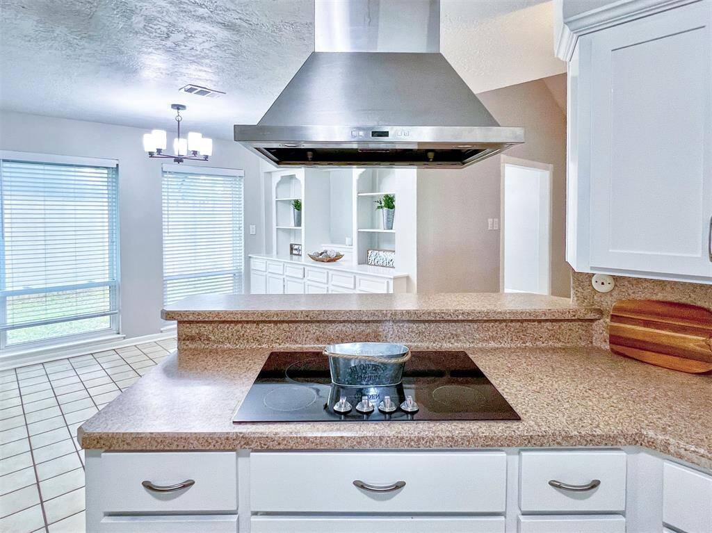 Kitchen overlooking the breakfast area