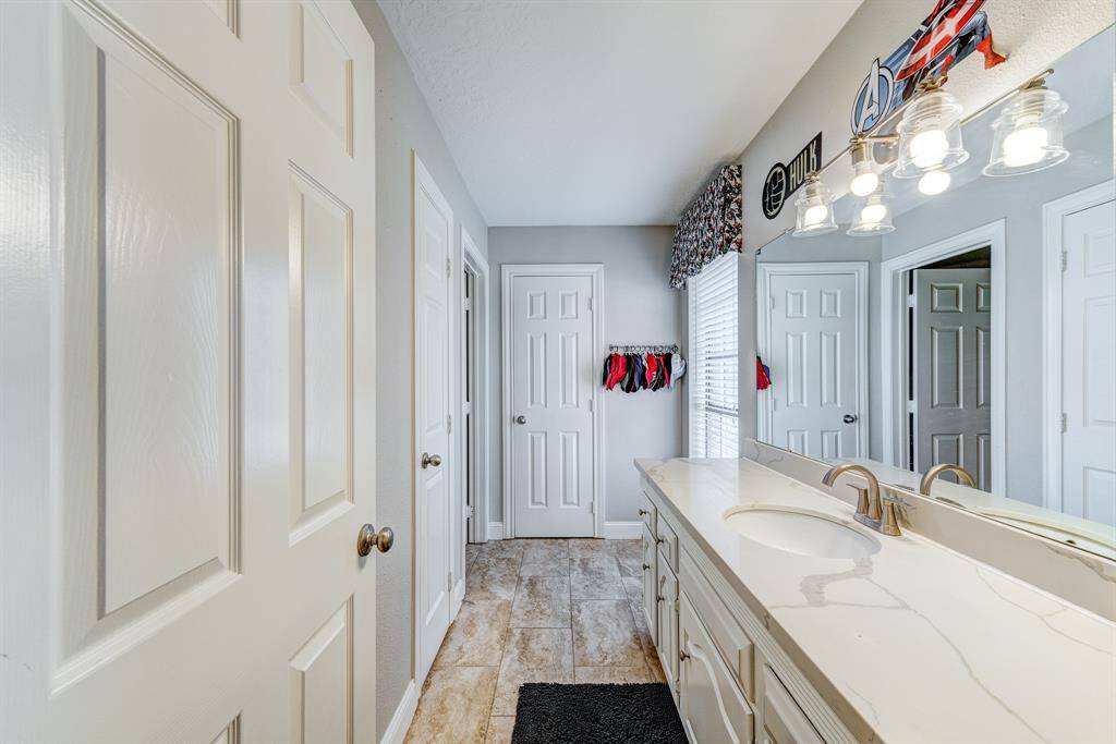 The connecting bathroom has a large walk in closet (like all the rooms have!).