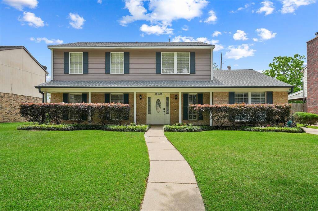 Discover this beautifully maintained 4-bedroom, 2.5-bath home with a 2-car detached garage in the sought-after Copperfield Middlegate Village.