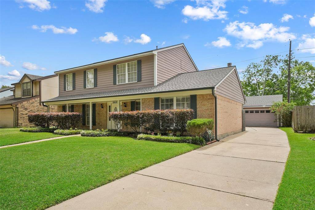 Discover suburban bliss at 15935 Pinyon Creek Dr. Enjoy quick access to Highway 290 and the Beltway, all within the acclaimed Cy-Fair ISD. Community perks include pools, a center, parks, and a splash pad.
