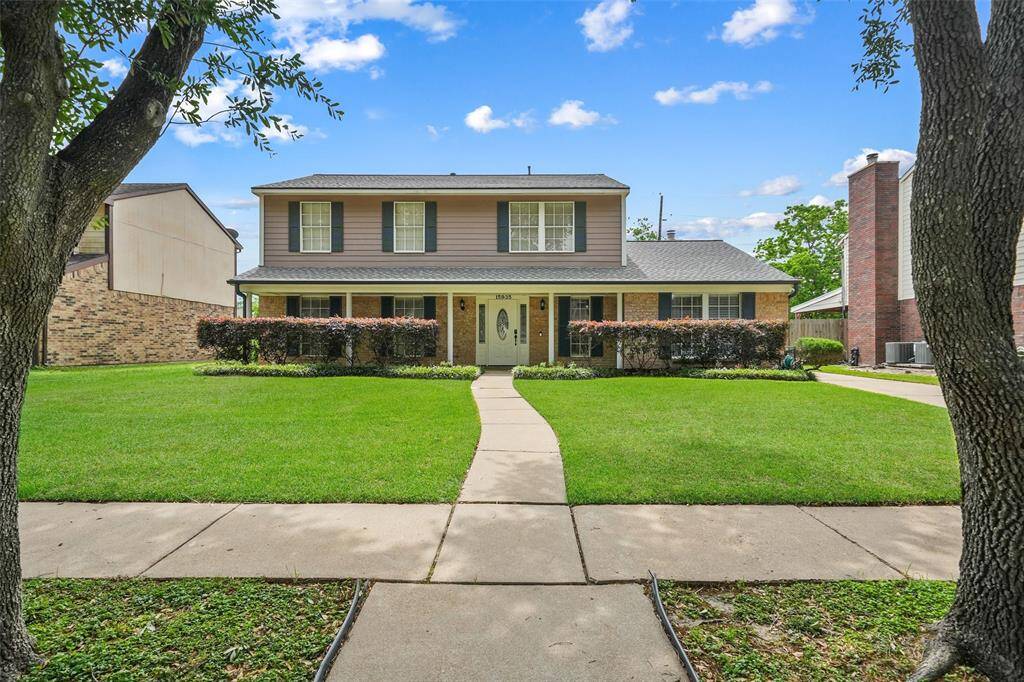 Discover your dream home in Copperfield Middlegate Village, where suburban elegance meets comfort.