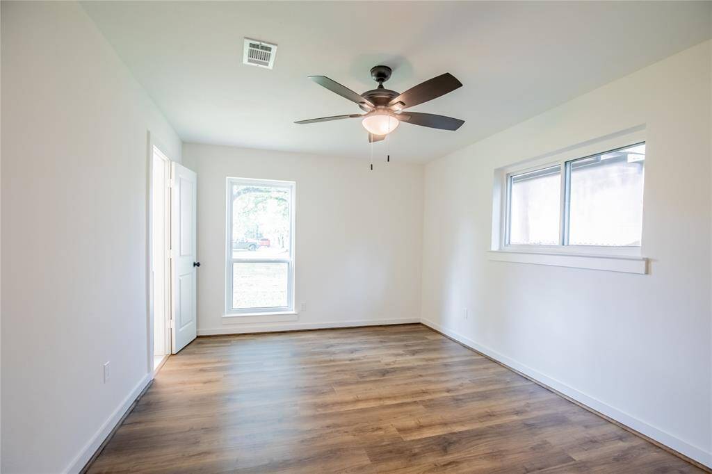 Huge primary bedroom