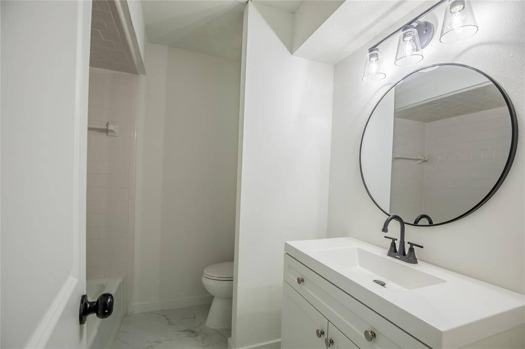 Guest/secondary bathroom is bright and roomy!