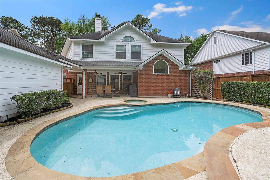 Hot Texas summer days, floating around drifting in and out of sleep, seems so peaceful right now.